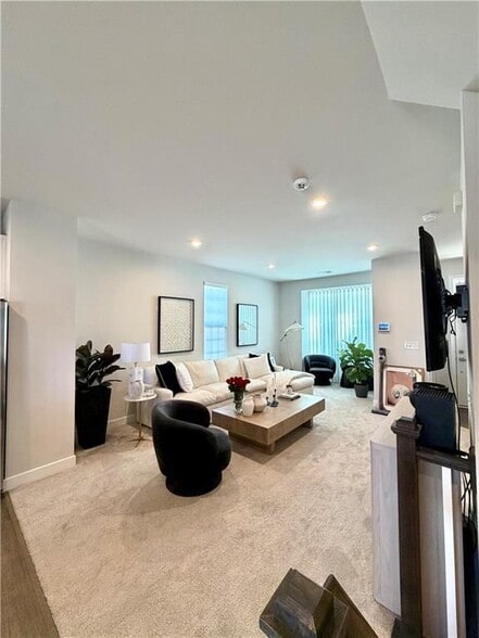 Building Photo - 2000 Fortuna St