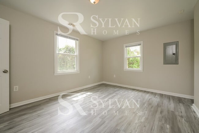 Building Photo - Charming 3BR 2BA home