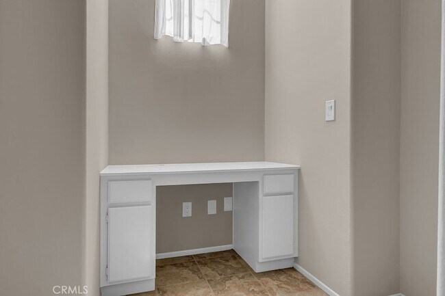 Building Photo - 210 Timberwood