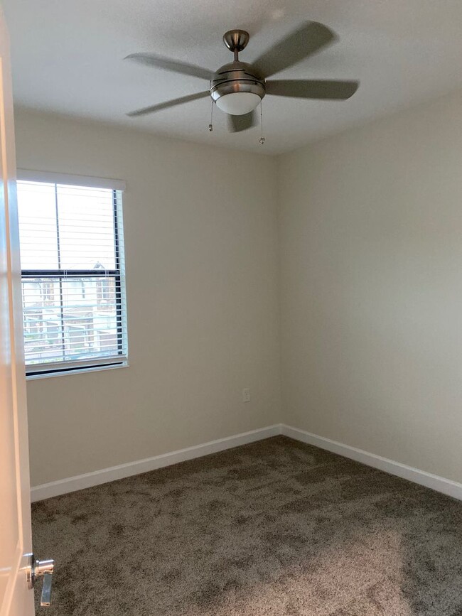 Building Photo - 3 BED 2.5 BATH TOWNHOME IN THE VISTAS AT C...