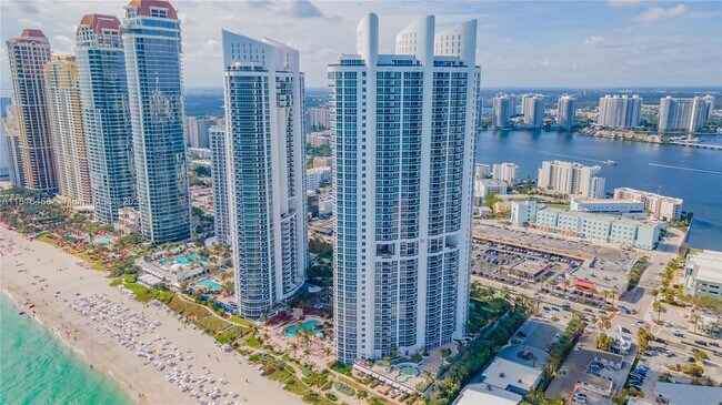 Building Photo - 18201 Collins Ave