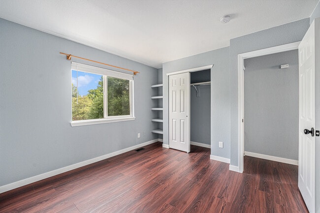 Building Photo - 608 Bentley Pl