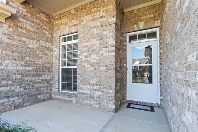 Building Photo - 6608 Lizzie Ln SE