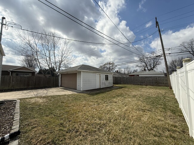 Building Photo - 13668 Irene St