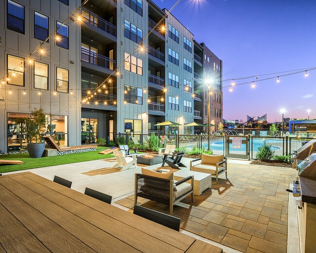 Building Photo - The Linden