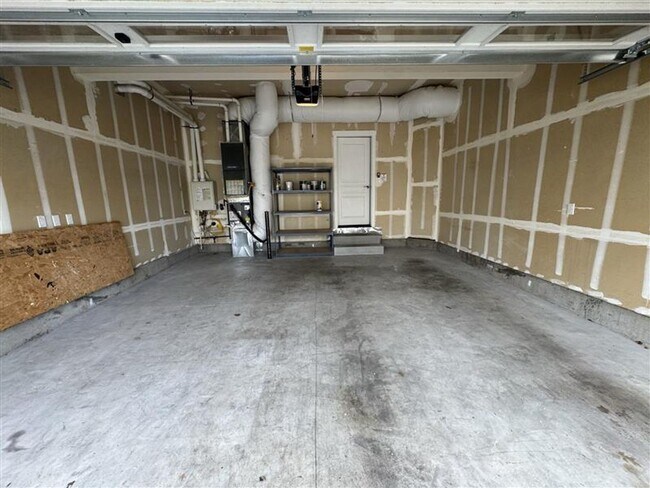 Building Photo - 6566 NE Rainsong Ln