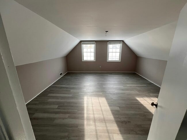 Building Photo - 8 Marboro Ln