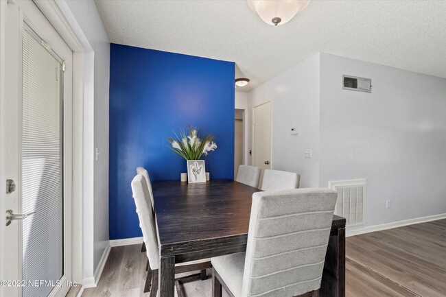 Building Photo - 8440 Frost St N