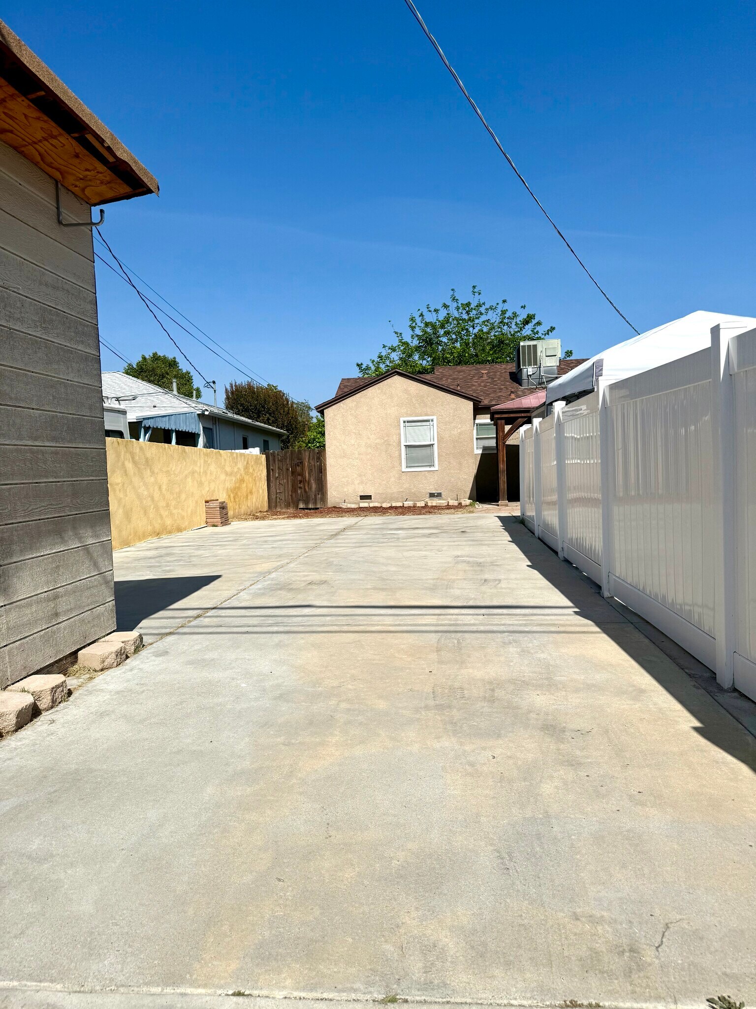 Building Photo - 6517 White Oak Ave