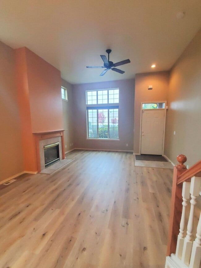 Building Photo - Great Home in Sherwood! Primary Suite on M...