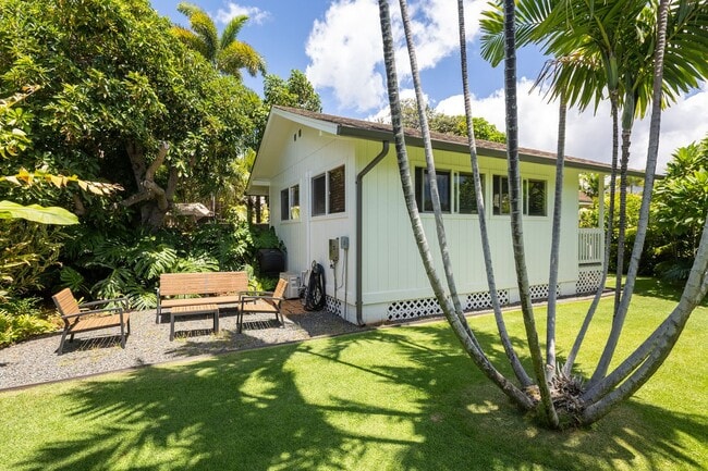 Building Photo - Renovated Kahala Retreat: 3-Bed Home + Stu...