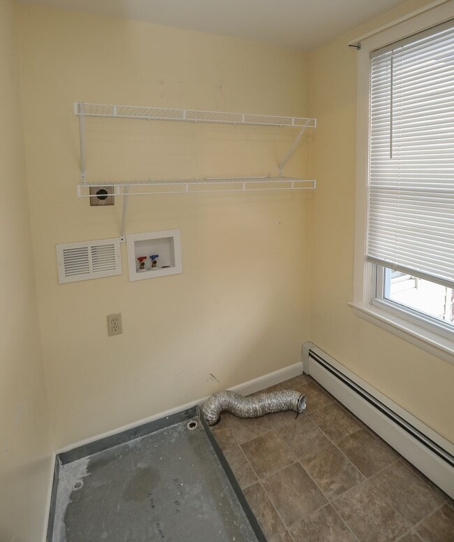 Building Photo - 1776 Hooksett Rd