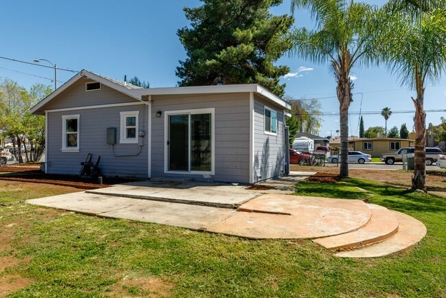 Building Photo - 1041 S Orange St