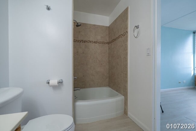 Building Photo - $2400 /1 Bed/ 1 Bath/ 1 Parking IN NUUANU