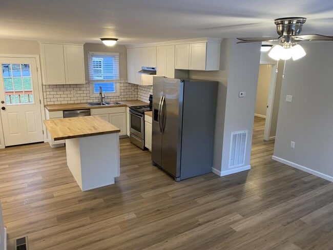 Building Photo - 3950 Briargate Ave