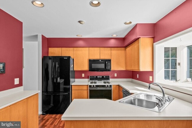 Building Photo - 1913 Meadow Ln