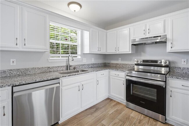Building Photo - 1098 Village Creek