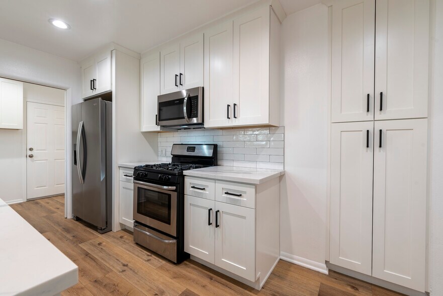 Building Photo - 14028 Cantlay St