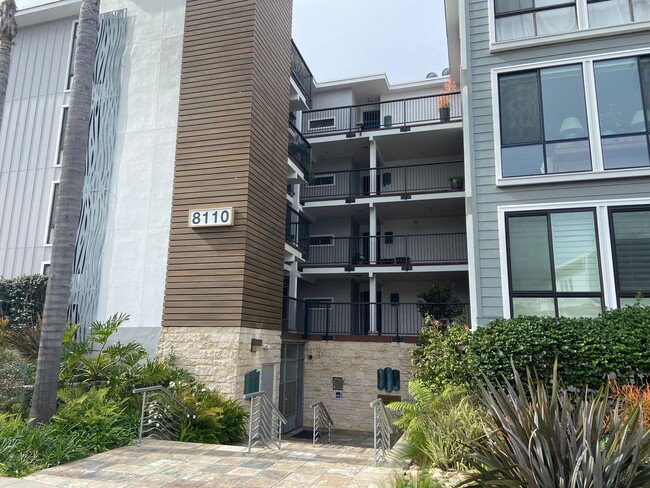 Building Photo - 2 Bed, 2 Bath Fully Furnished La Jolla Sho...