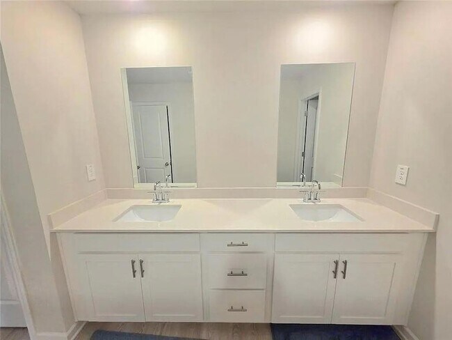 Building Photo - 327 Vly Oak Dr