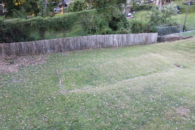 Building Photo - 4 Bedroom and 3 full bath home in Kansas C...