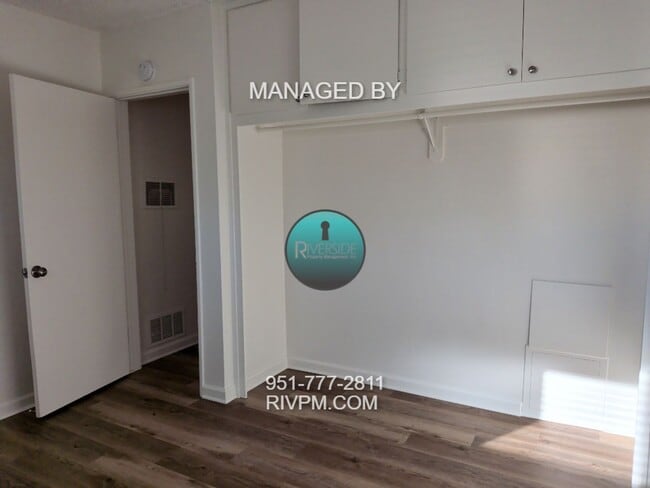 Building Photo - Welcome home to this beautifully refreshed...