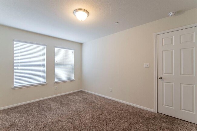 Building Photo - 2304 S Lakeline Blvd