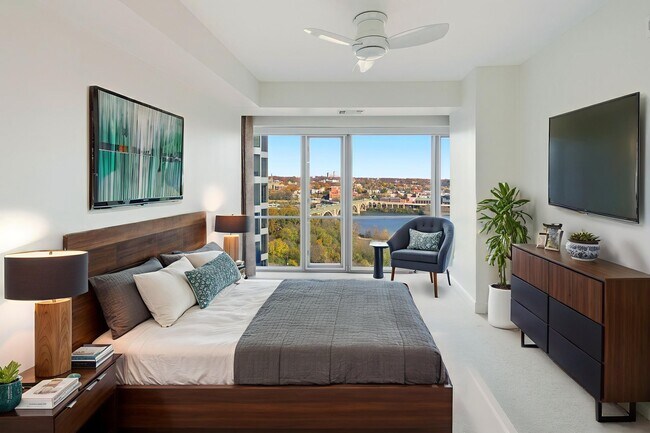 Building Photo - 1111 19th St N