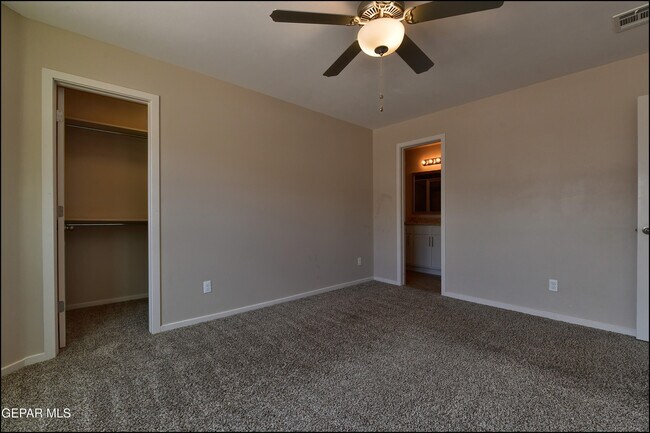 Building Photo - 621 Cedarwood Ave