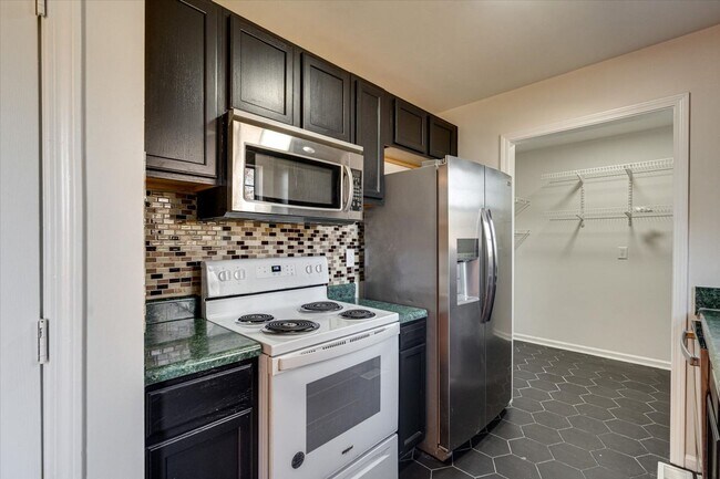 Building Photo - Charming, Pet-Friendly Home in East Ridge — Roomy Yard, Updated Features & Great Location!