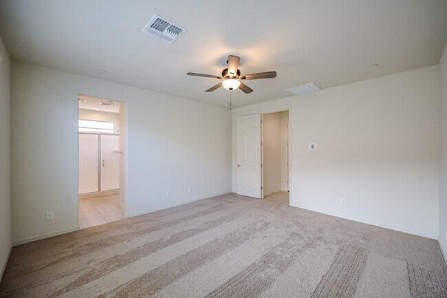 Building Photo - 4 Bedroom + Den in Foothills at Northpointe