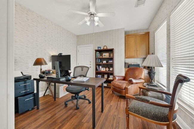 Building Photo - 345 The Hills Dr