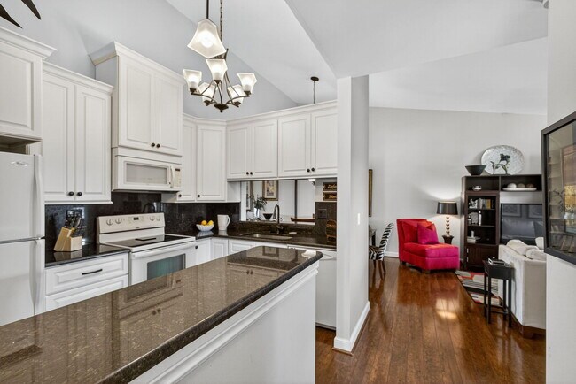 Building Photo - 6485 Chasewood Dr