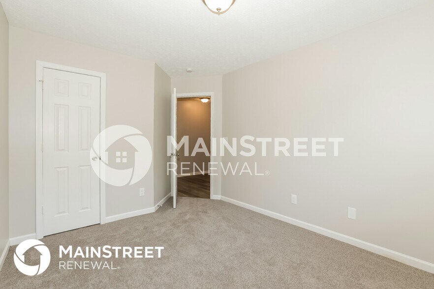 Building Photo - 2737 Glendale Dr