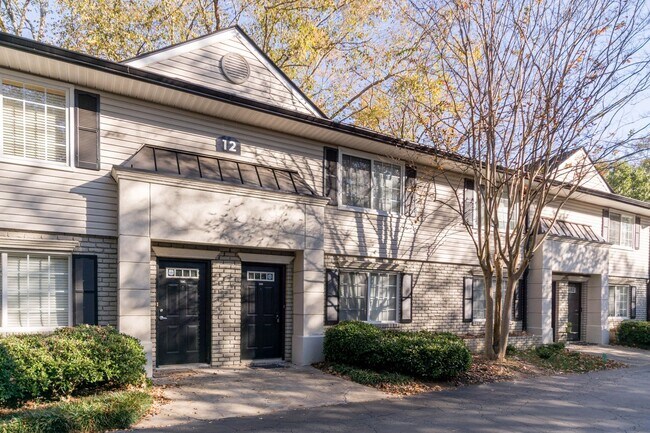 Building Photo - Beautiful 2BR/1.5BA condo in a gated community in the heart of Sandy Springs