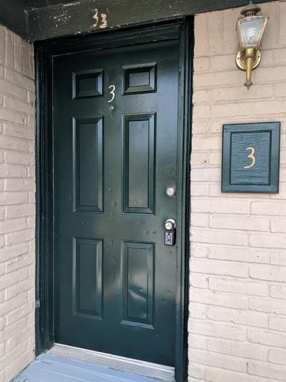 Primary Photo - 915 Alexander St