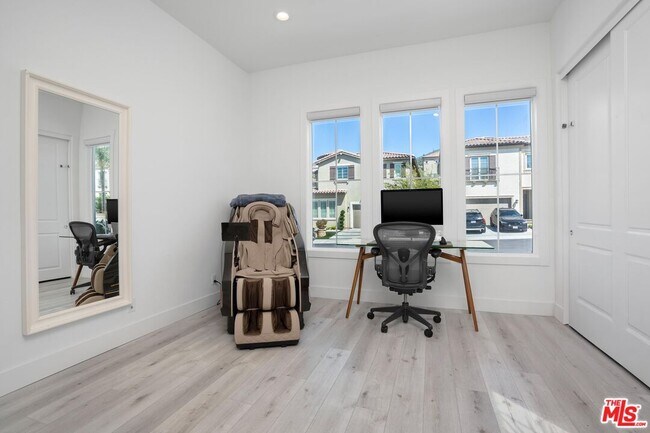 Building Photo - 20600 Bluebird Ct