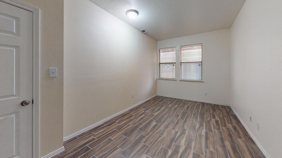 Building Photo - Stunning Fort Worth home in a sought-after neighborhood