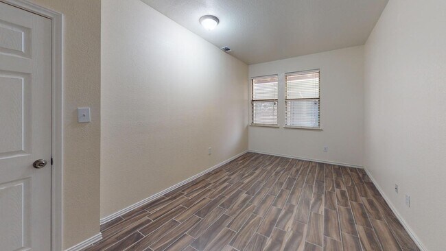 Building Photo - Stunning Fort Worth home in a sought-after neighborhood