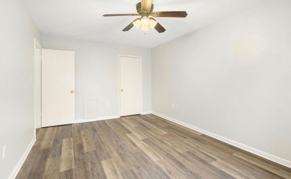 bedroom - 3354 Woodburn Rd