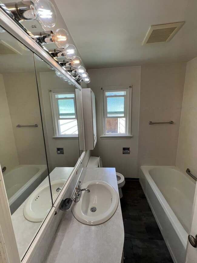 Building Photo - 1012 Pleasant Ave