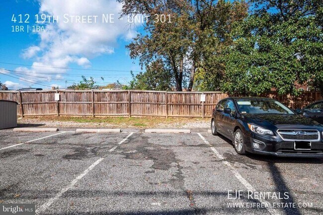 Building Photo - 412 19th St NE