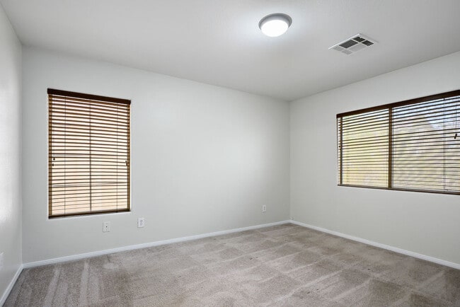 Building Photo - 853 Blushing Rose Pl