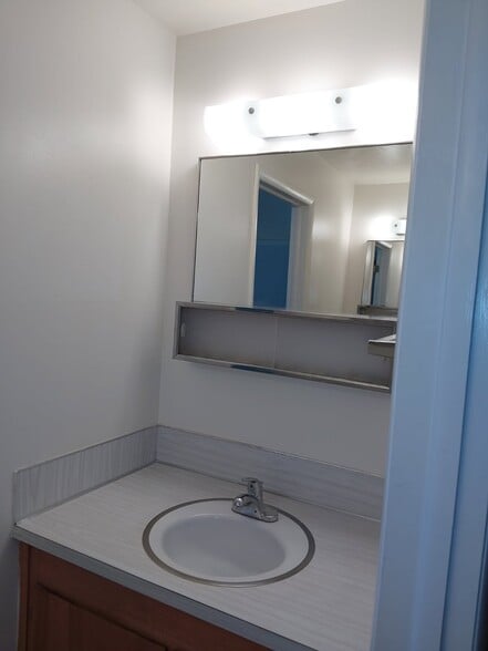 Building Photo - 727 E 800 N