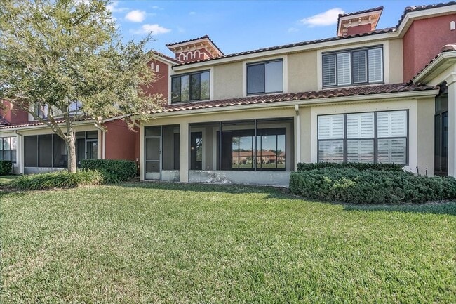 Building Photo - Beautiful Townhome in Vizcaya