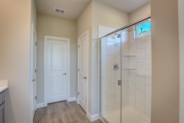 Building Photo - 2213 Dyre Dr