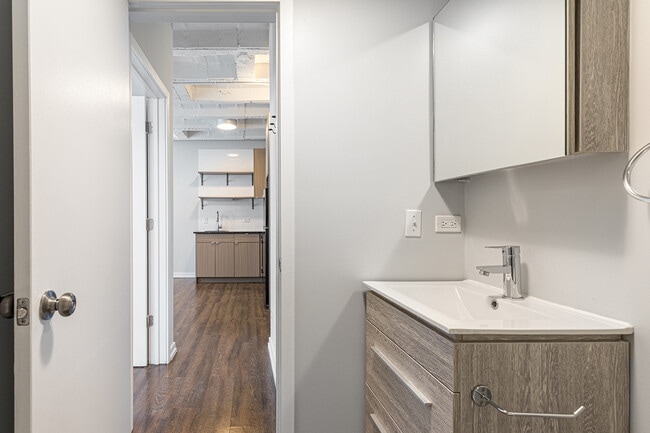 Building Photo - 5718 N Winthrop Ave