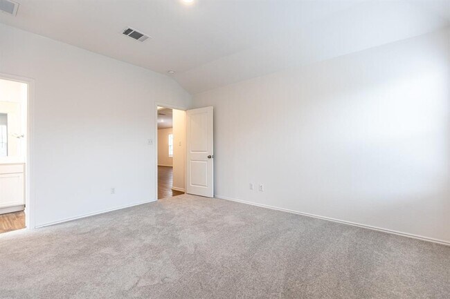 Building Photo - 175 Silver Springs Bend