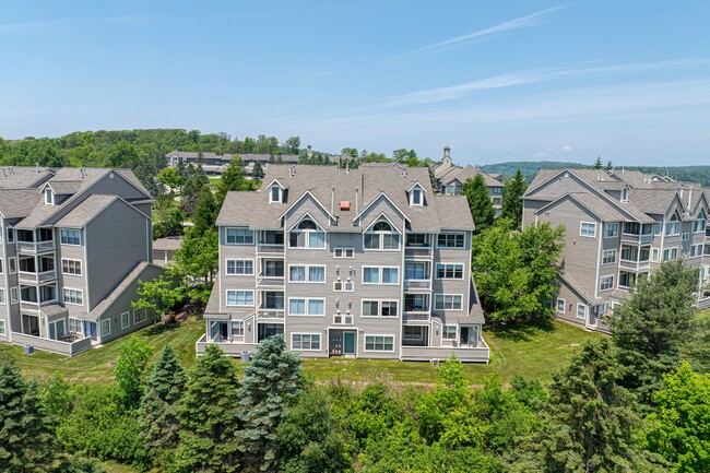 Building Photo - 8120 Stonegate Dr