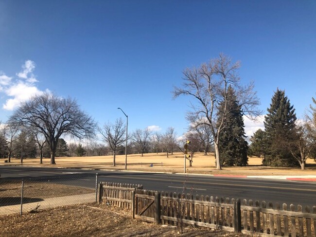 Building Photo - STUDENTS WELCOME! Spacious Ranch Home Acro...